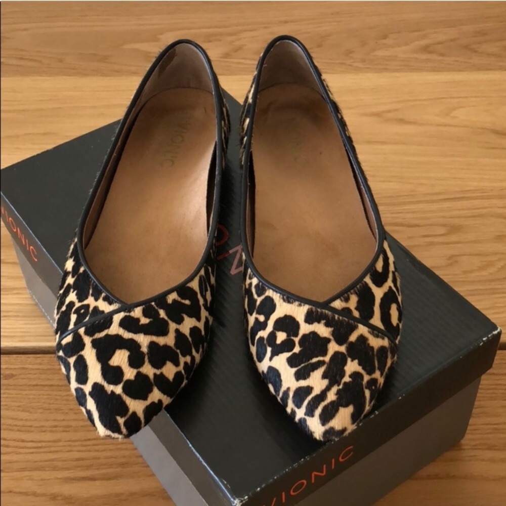Vionic Leopard Pointed Toe Flats